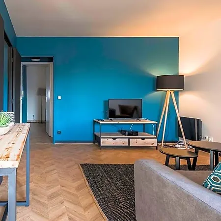 Cosy Flat In Disneyland Bmyguest סאריס